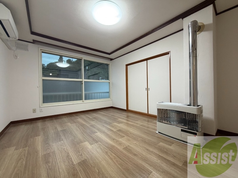 地下鉄東西線 発寒南駅 徒歩20分 2階建 築43年の居間写真