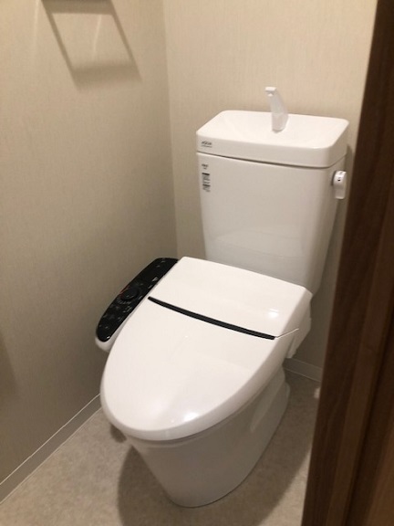 トイレ　温水洗浄暖房便座