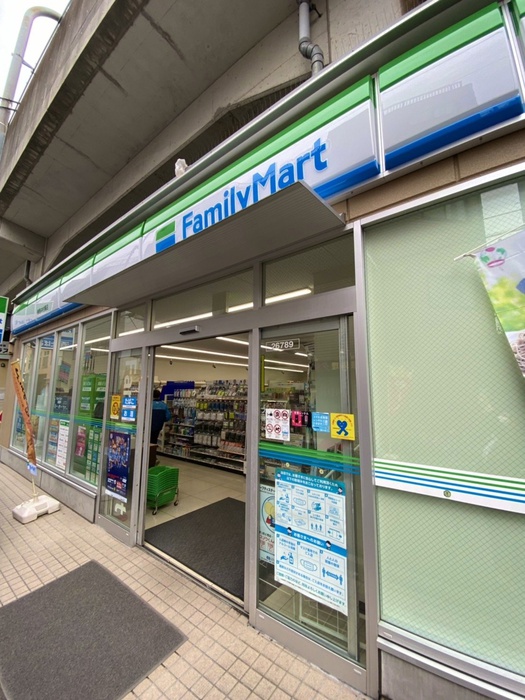 コンビニ　ファミリーマート（コンビニ）まで440m
