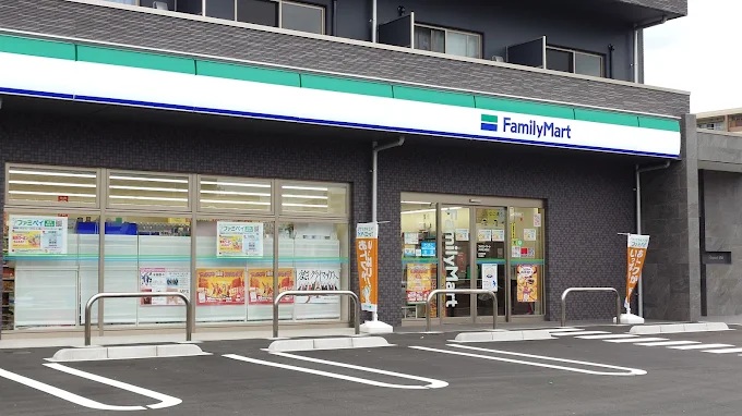コンビニ　ファミリーマート 大津北大路店（コンビニ）まで312m