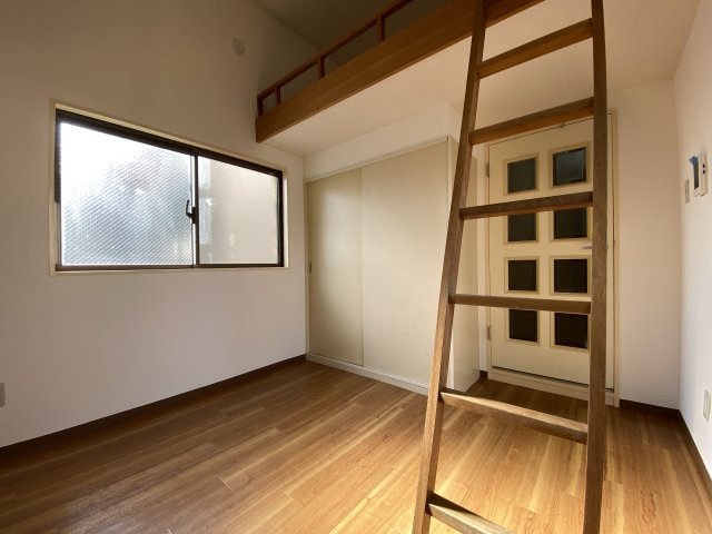 ライブコア川口27の居間写真