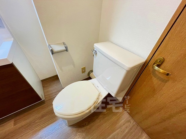 地下鉄千日前線 新深江駅 徒歩5分 6階建 築35年のトイレ写真