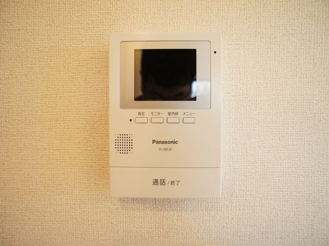 セキュリティ　訪問者の確認ができるTVドアホン付きです♪
