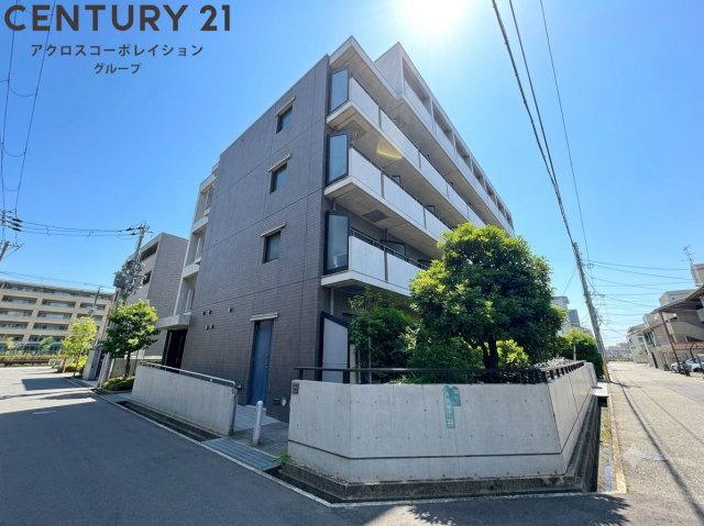建物外観　オートロックで外部の人間が簡単に出入りできないため安心です。
