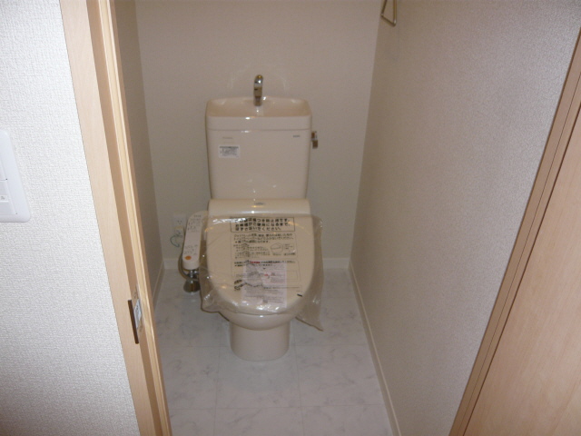 シャーメゾン今津南4のトイレ写真