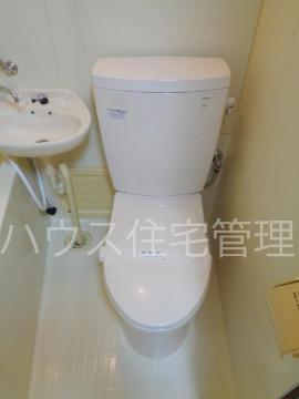 ＪＲ東海道本線 摂津富田駅 徒歩17分 3階建 築40年のトイレ写真
