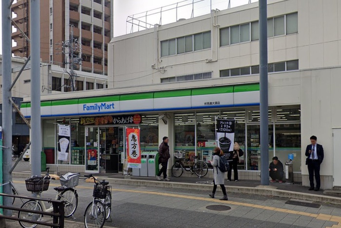 コンビニ　ファミリーマート（コンビニ）まで74m