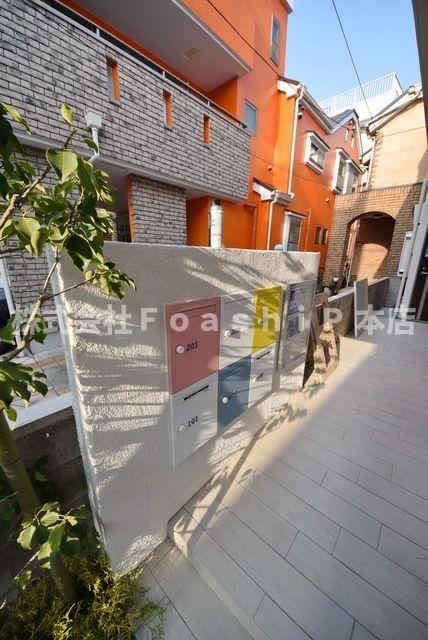 小田急線 祖師ケ谷大蔵駅 徒歩2分 2階建 築9年の外観写真