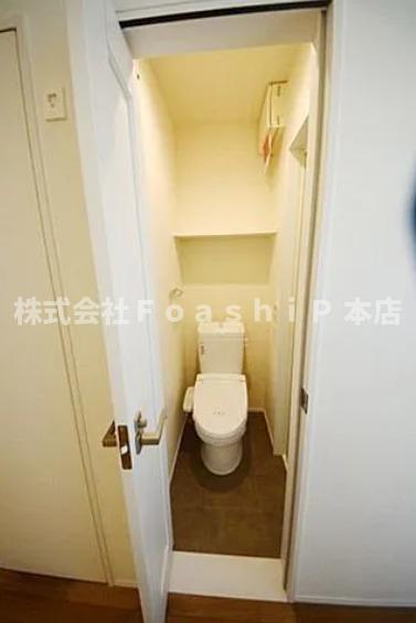 小田急線 祖師ケ谷大蔵駅 徒歩2分 2階建 築9年のトイレ写真