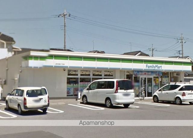 コンビニ　ファミリーマート（コンビニ）まで597m