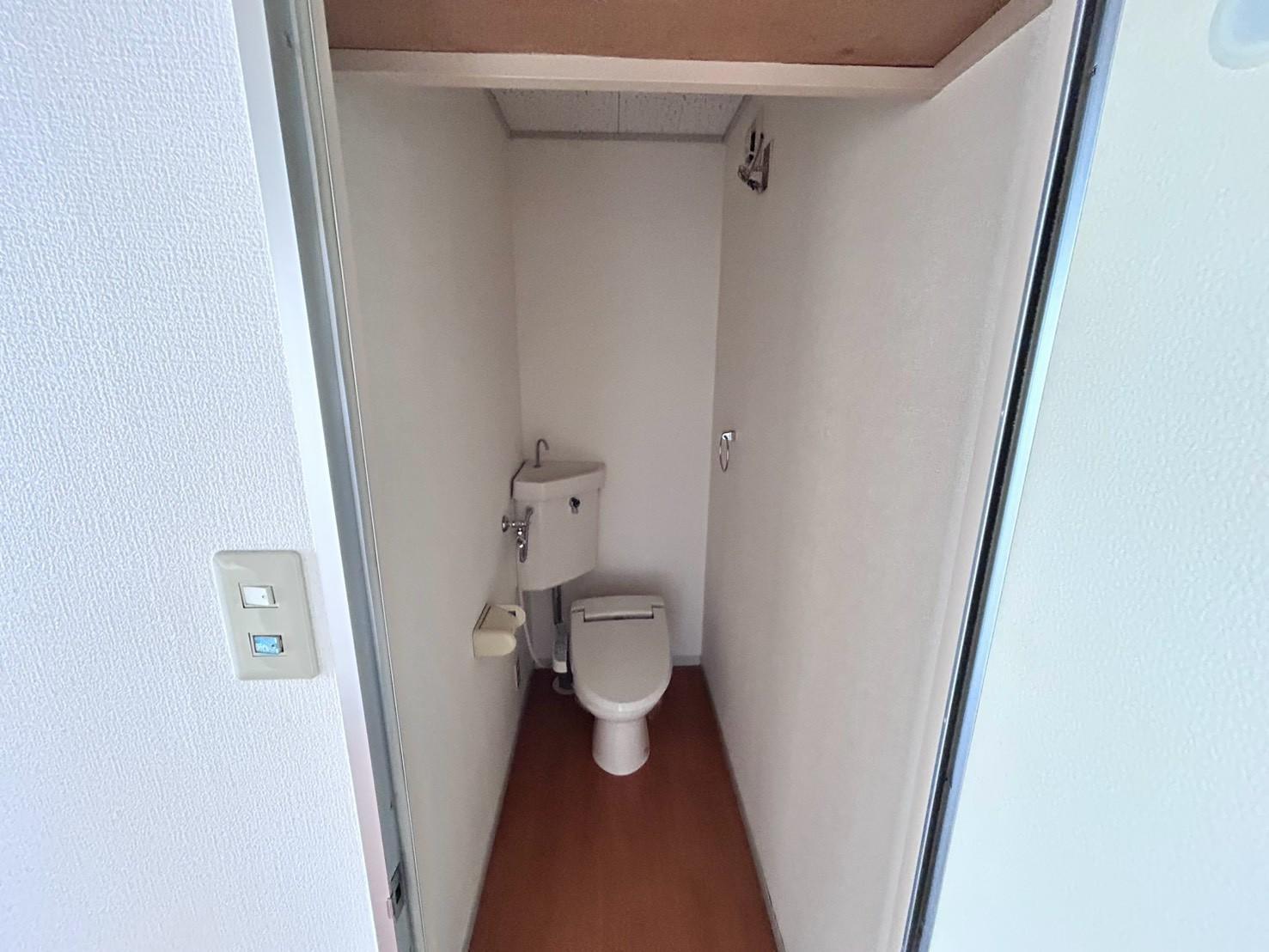 トイレ　温水洗浄便座付きのトイレです