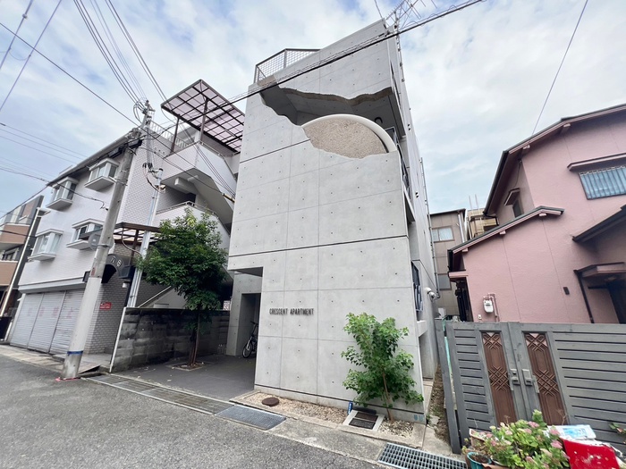 クレセントアパートメントの外観写真