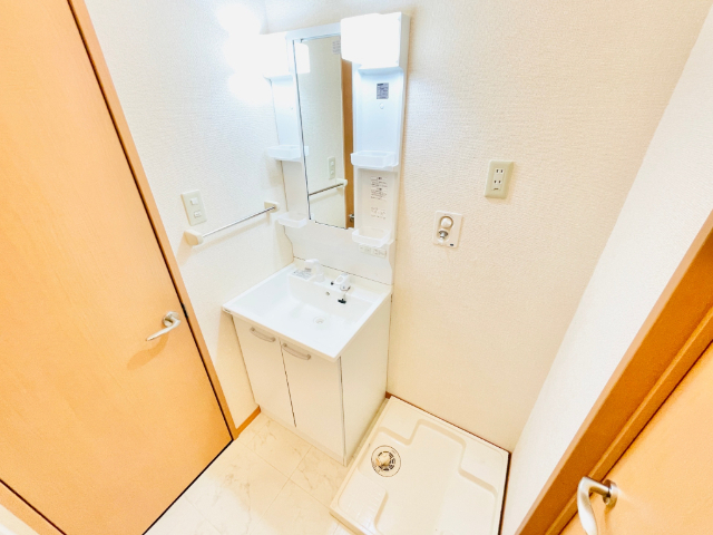 洗面設備　同一建物内２０２号室内装写真転載