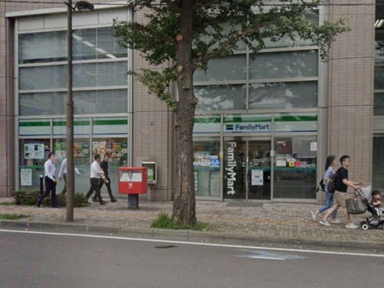 コンビニ　ファミリーマート札幌北4条東1丁目店（コンビニ）まで87m
