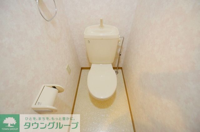 トイレ　別号室の写真になります