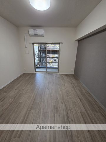 地下鉄御堂筋線 中津駅 徒歩5分 10階建 築1年の居間写真