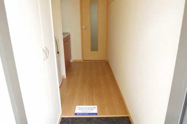 レオパレスVEGAの玄関写真