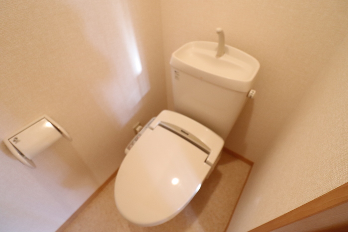 トイレ　※同タイプの部屋写真です