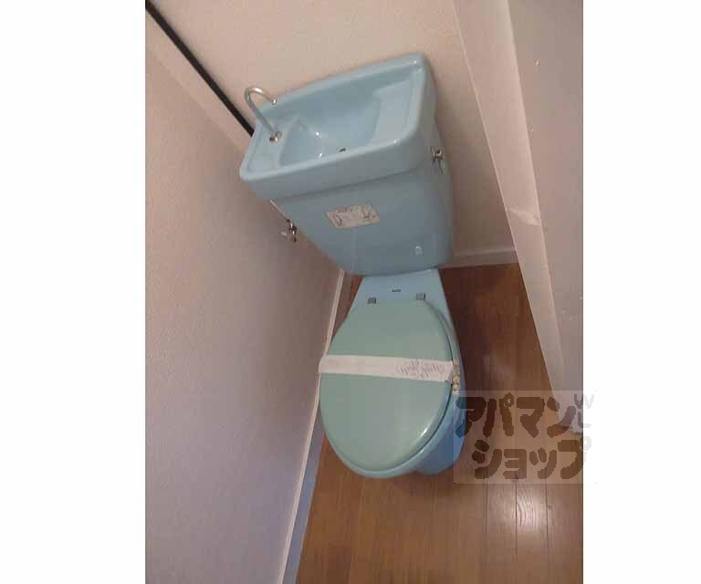 トイレ　ぴかぴかのおトイレです