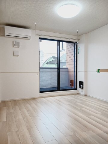 居室・リビング　こちらの居間で趣味の時間をお楽しみください