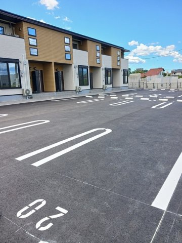 駐車場　駐車場があるので、車を買う予定の方も安心です