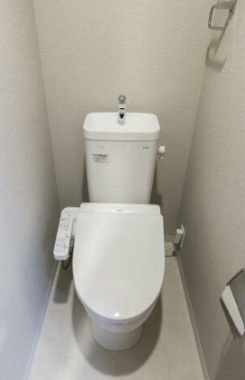トイレ　温水洗浄便座です。