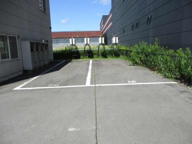 駐車場　駐車場