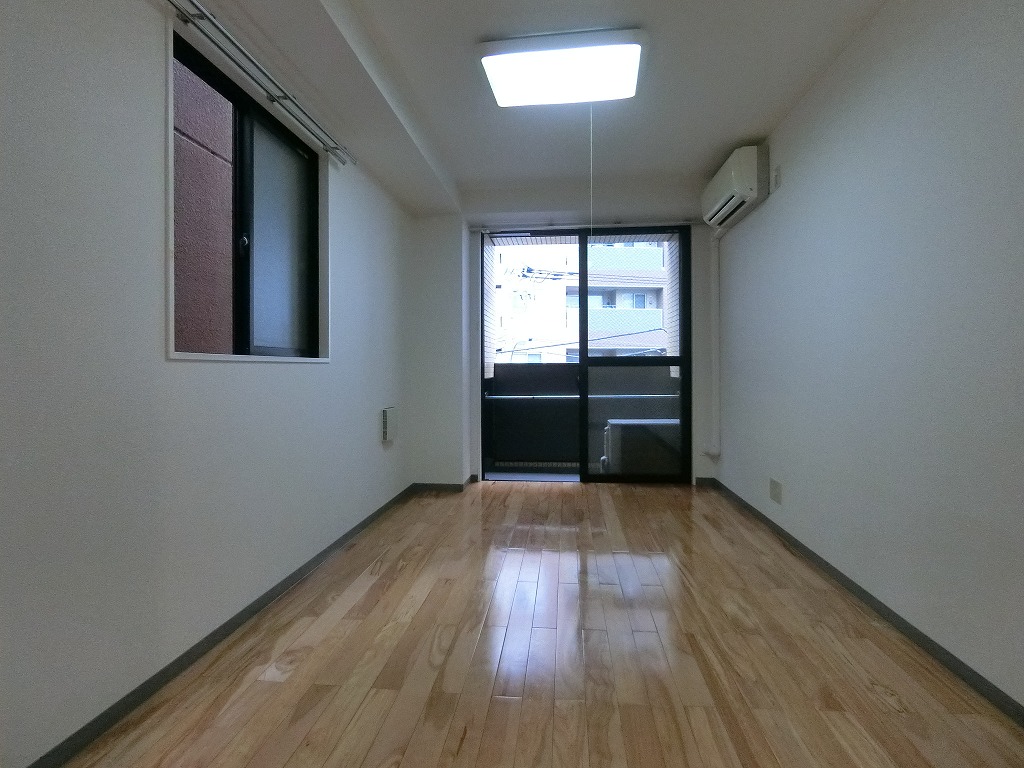 居室・リビング　３号室角部屋　少し広めのお部屋