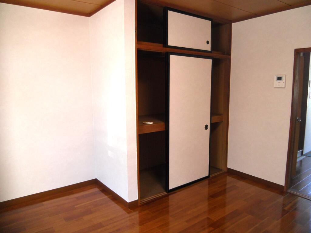 収納　押入れ　天袋があります。