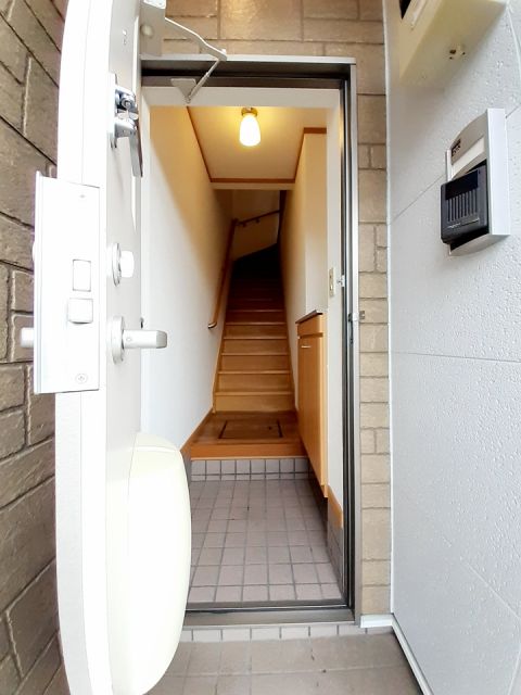 【富士市柚木のアパートの玄関】