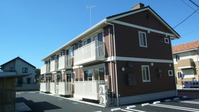 建物外観　南向きで日当たり良好　インターネット無料