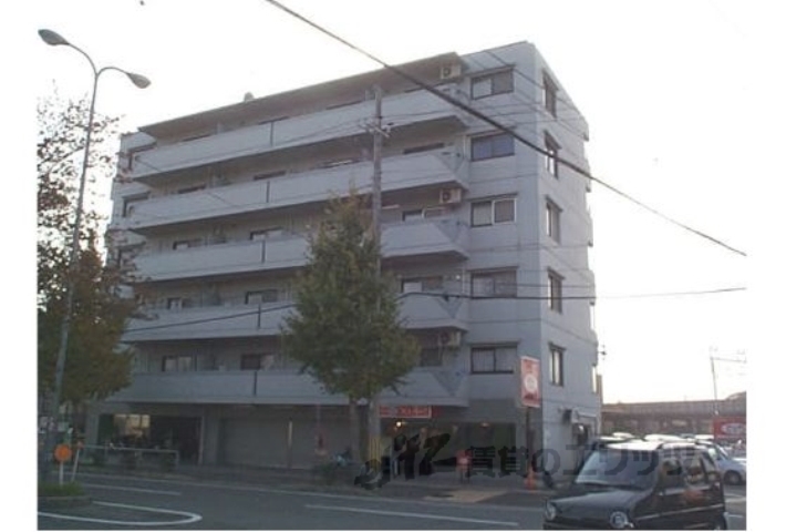 京都市南区久世上久世町のマンションの建物外観