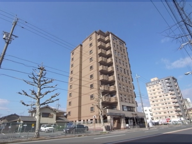 京都市山科区椥辻東浦町のマンションの建物外観