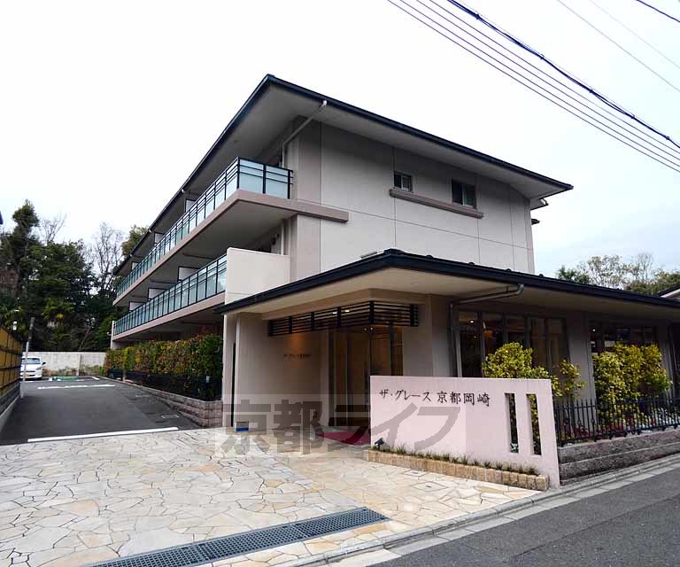 京都市左京区岡崎法勝寺町のマンションの建物外観