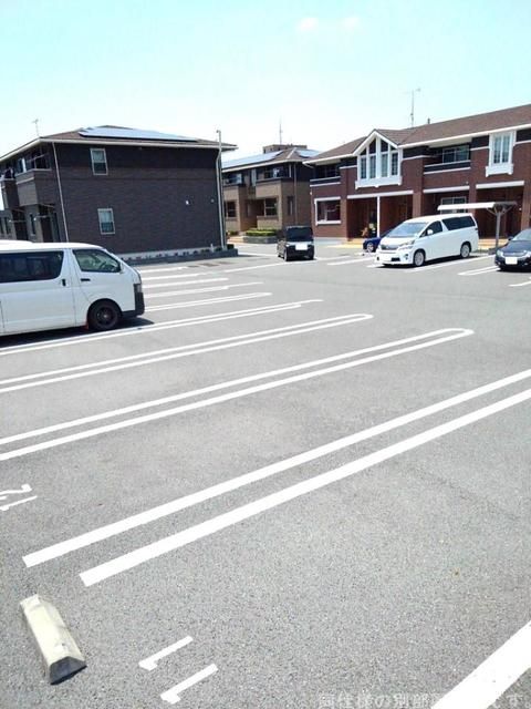 【菊池郡大津町大字室のアパートの駐車場】