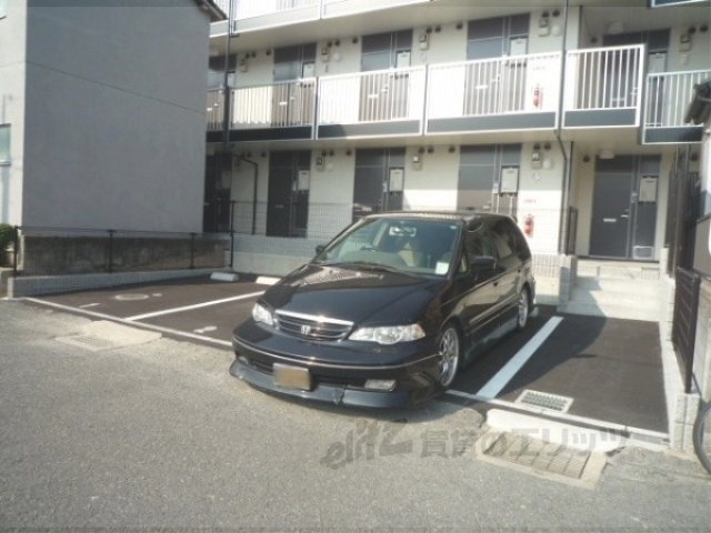 【長岡京市調子のアパートの駐車場】