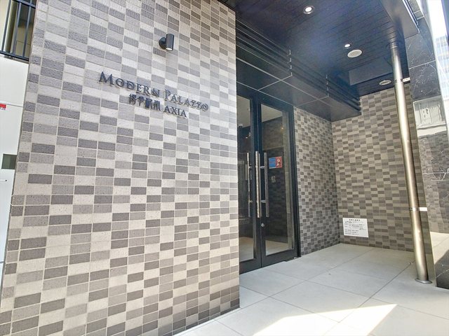 【ＭＯＤＥＲＮ　ＰＡＬＡＺＺＯ博多駅南ＡＸＩＡのエントランス】