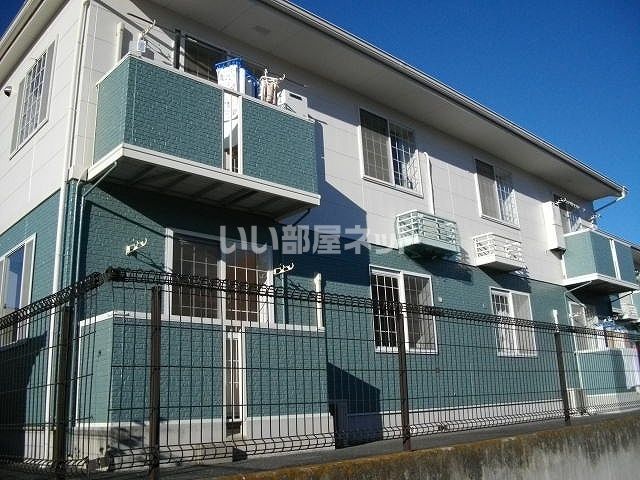 富岡市一ノ宮のアパートの建物外観