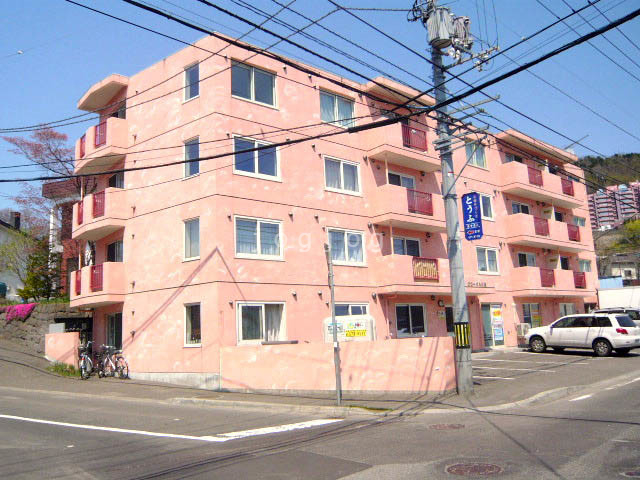 【札幌市南区川沿二条のマンションのエントランス】