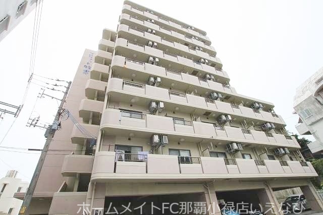 プロフィット牧志の建物外観