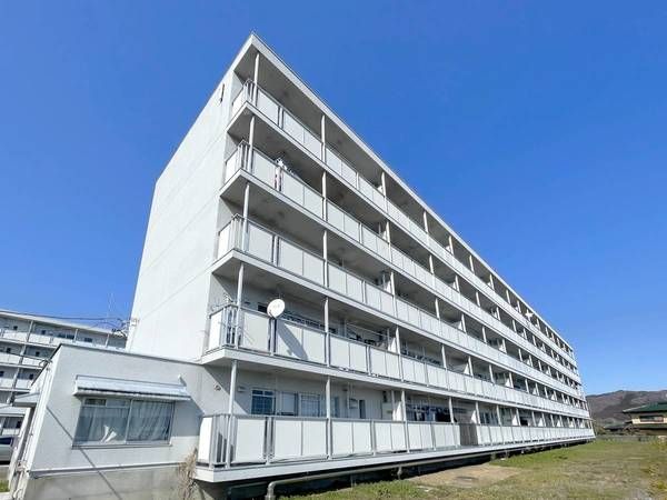 【ビレッジハウス烏山2号棟の建物外観】