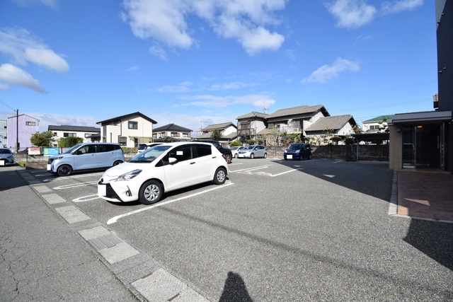 【姫路市飾磨区中島のマンションの建物外観】