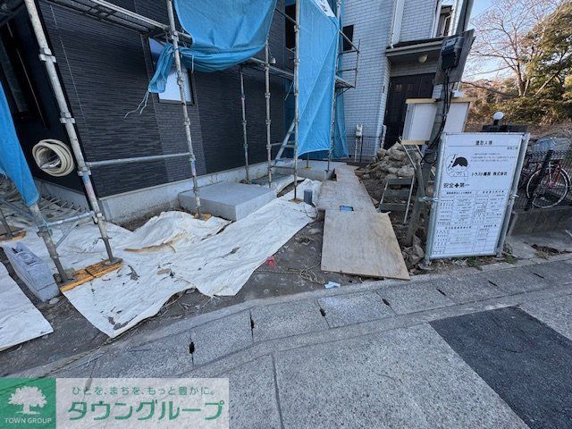 【横須賀市鷹取のアパートのロビー】