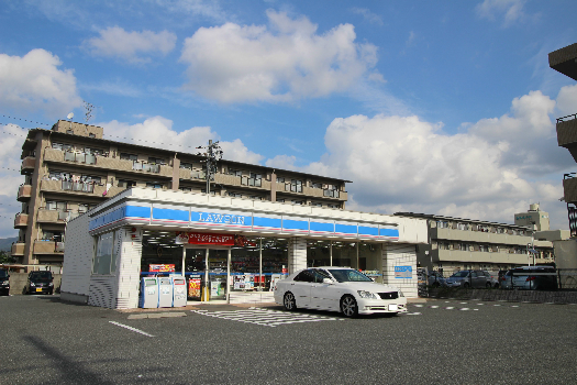 【サンシティ新下関駅前のコンビニ】