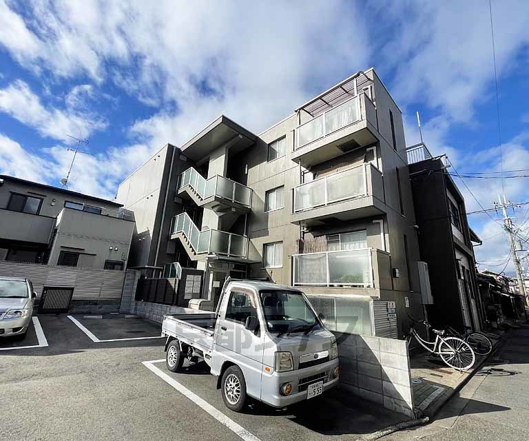 京都市伏見区丹波橋町のマンションの建物外観