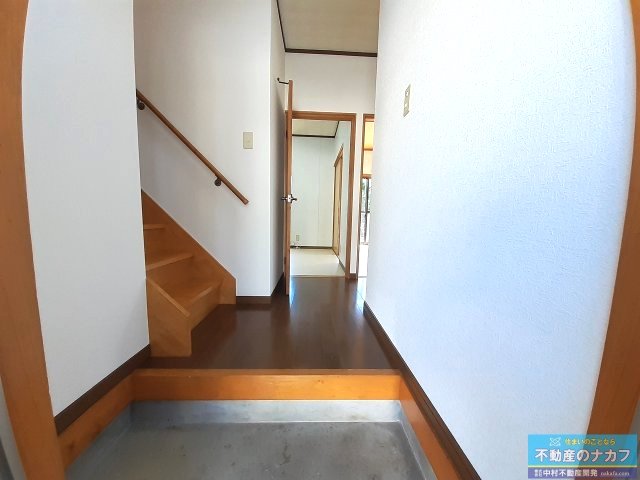 玄関　※過去の室内写真のため現況と異なる場合があります