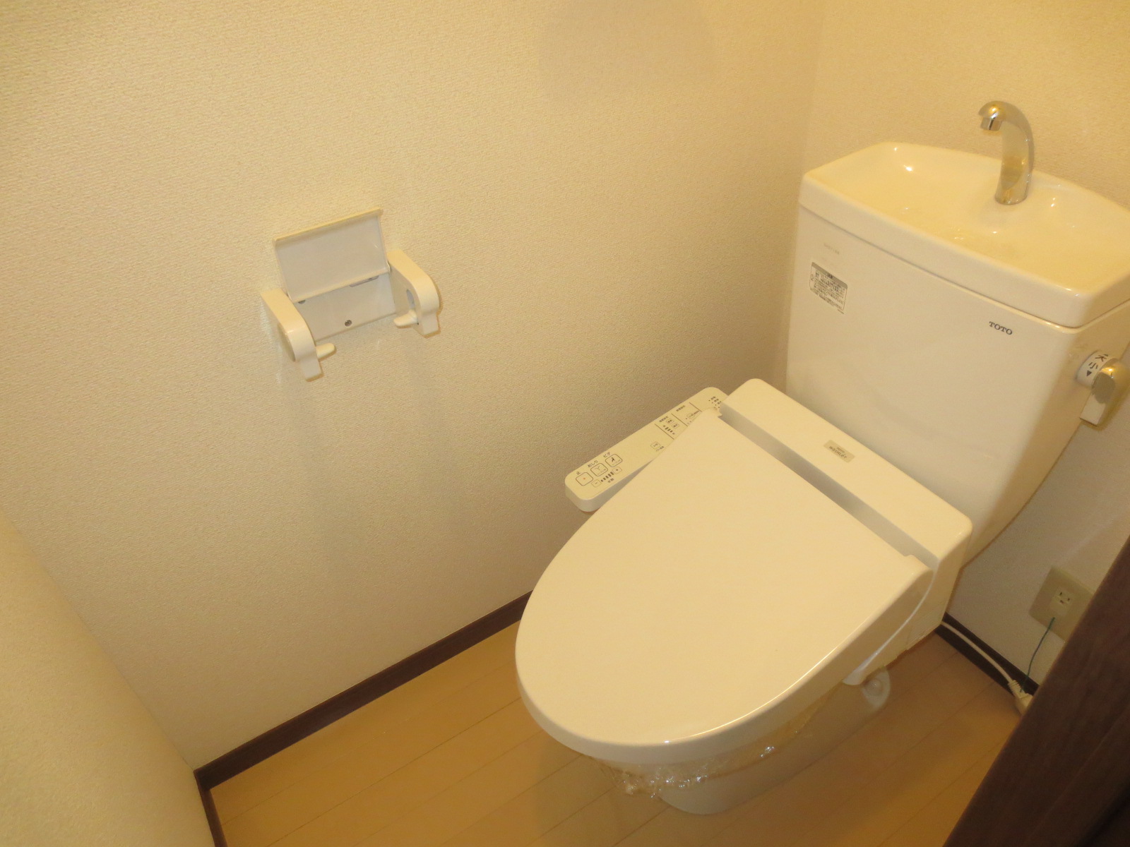 トイレ　ネット無料オール電化アパート！敷金礼金０円！