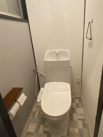 トイレ　温水洗浄便座