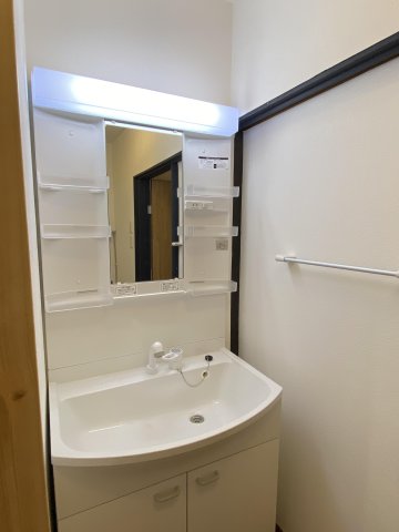 洗面設備　シャワー付き洗面台