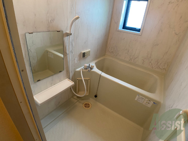 バス・シャワールーム　追い炊き機能が付いております。いつでも温かいお風呂に入れる